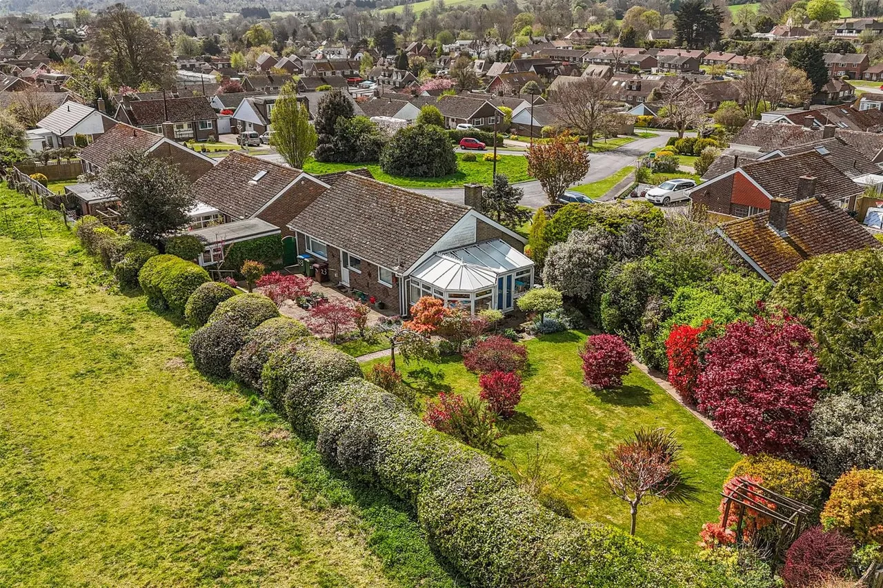 2 bed house for sale — Downview Road, Findon, Worthing