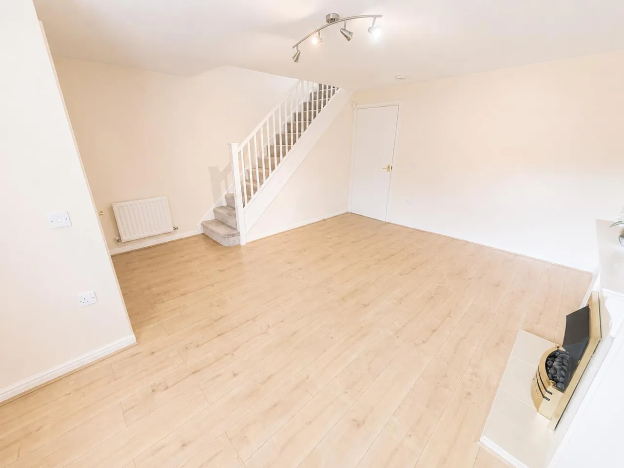 Elsworth Close, Radcliffe, Manchester, M26 1UJ, photo 3