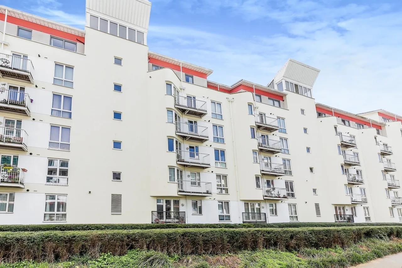 2 bed flat to rent, The Crescent, Hannover Quay, BS1