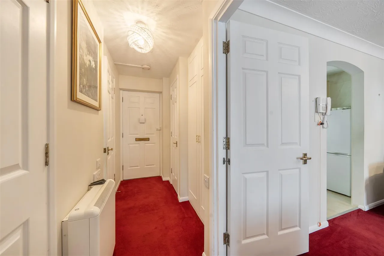 Furzehill Road, Borehamwood, WD6, photo 11