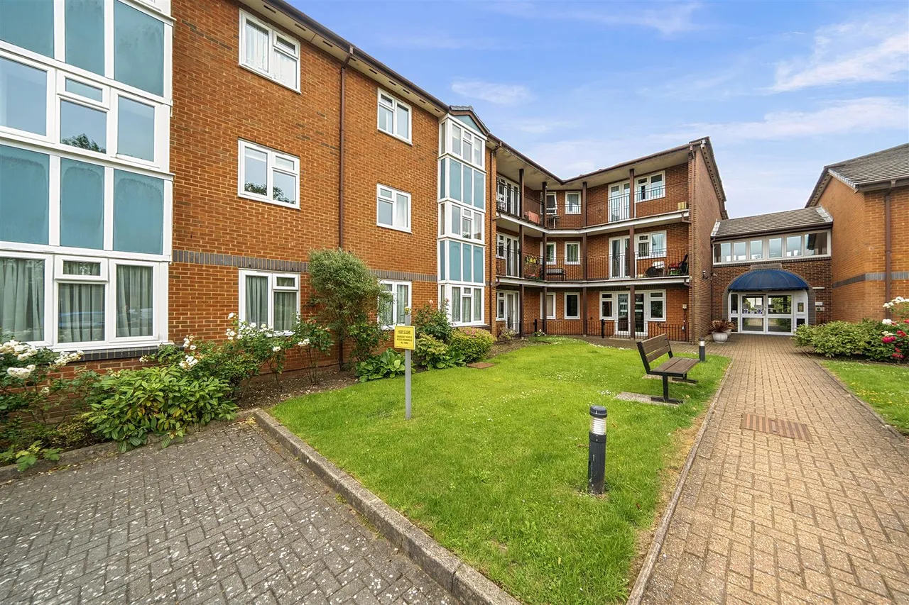 1 bed flat for sale, Furzehill Road, Borehamwood, WD6