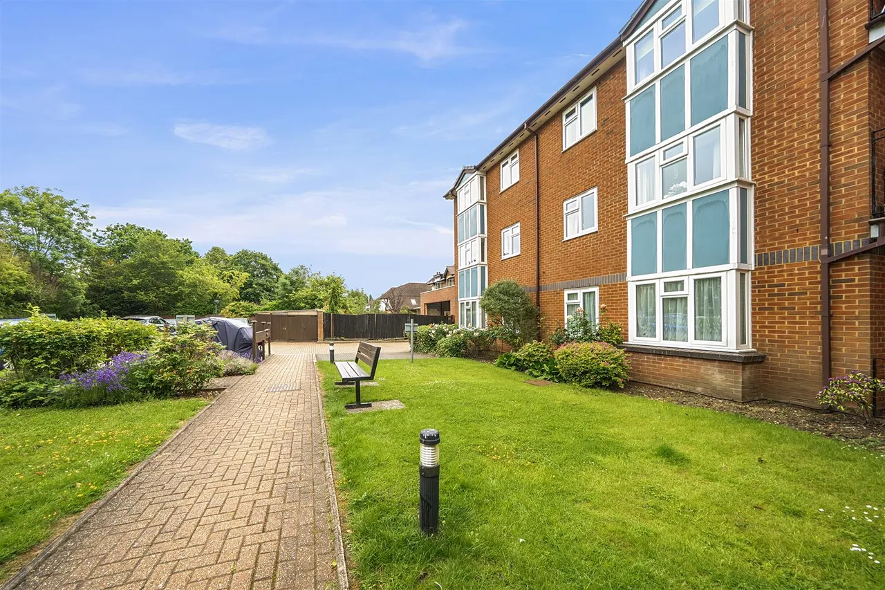 Furzehill Road, Borehamwood, WD6, photo 15