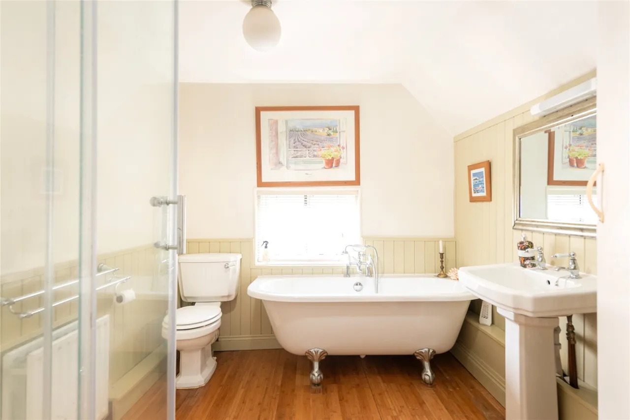 The Square, Aspley Guise, MK17, photo 11
