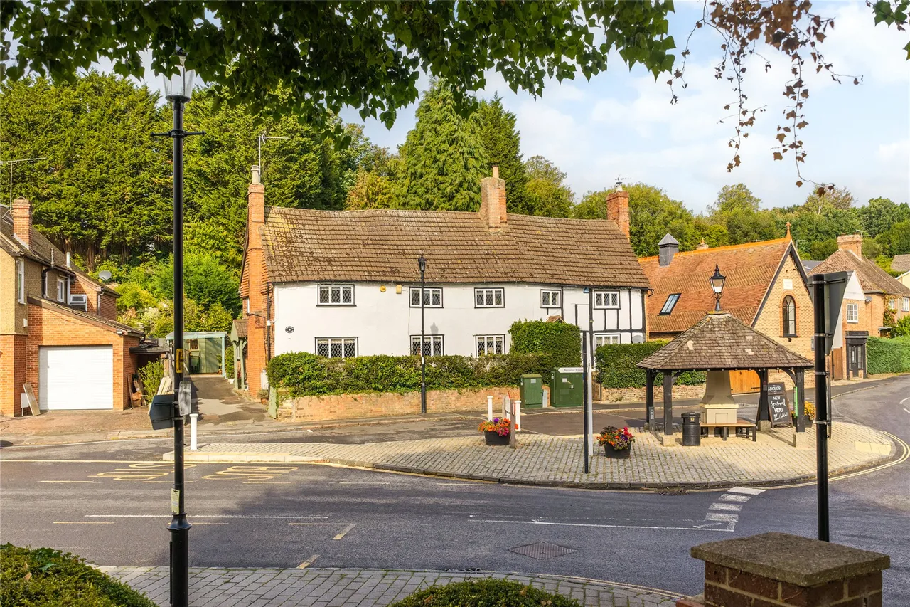 The Square, Aspley Guise, MK17, photo 12