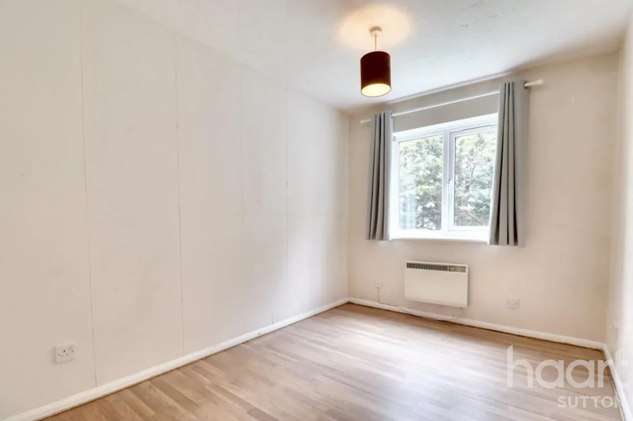 Foxglove Way, SM6, photo 4