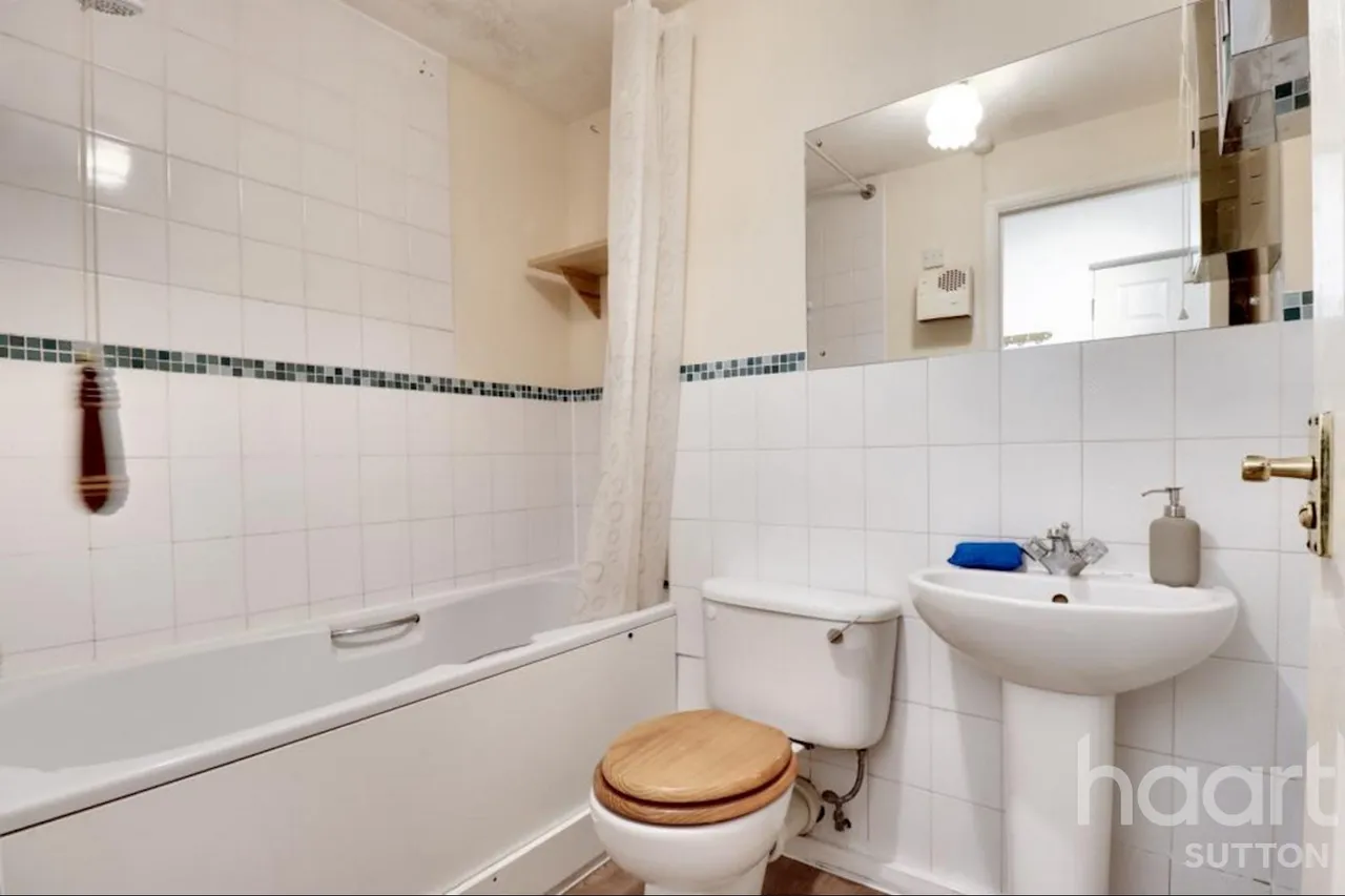 Foxglove Way, SM6, photo 7
