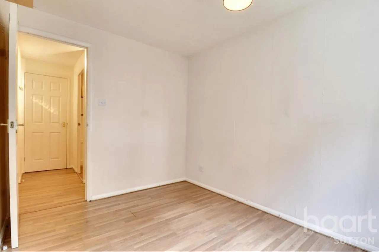 Foxglove Way, SM6, photo 5