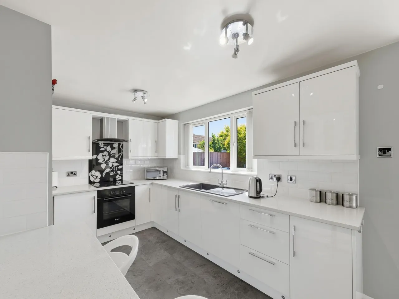 Lancaster Walk, Worksop, S81, photo 2