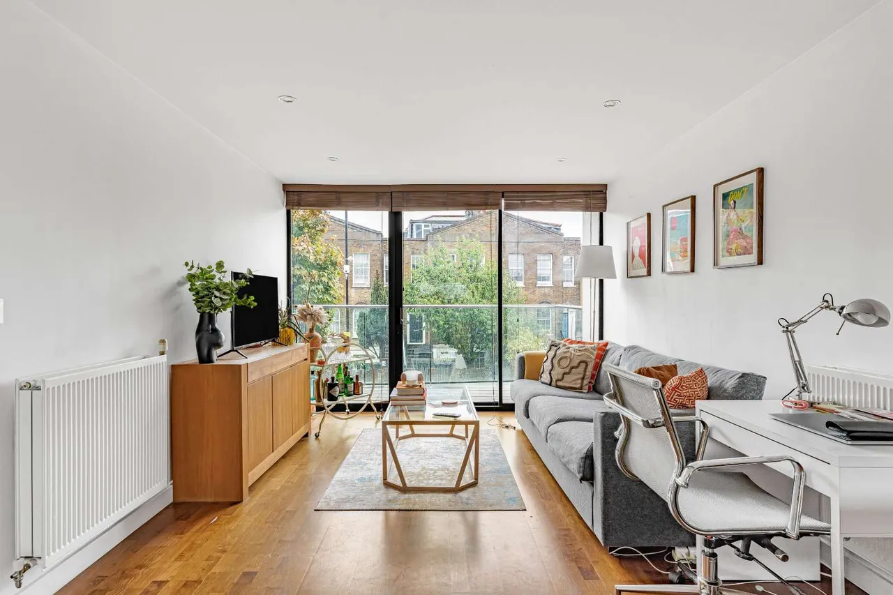 2 bed flat for sale — Richmond Road, London, E8 3BF