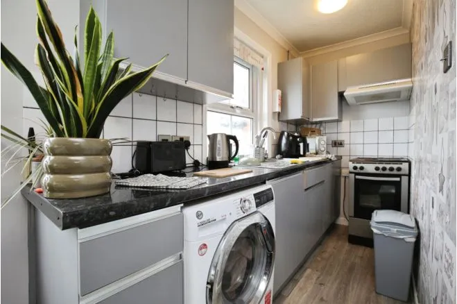 2 bed flat for sale, Andover Road, Newbury, RG14