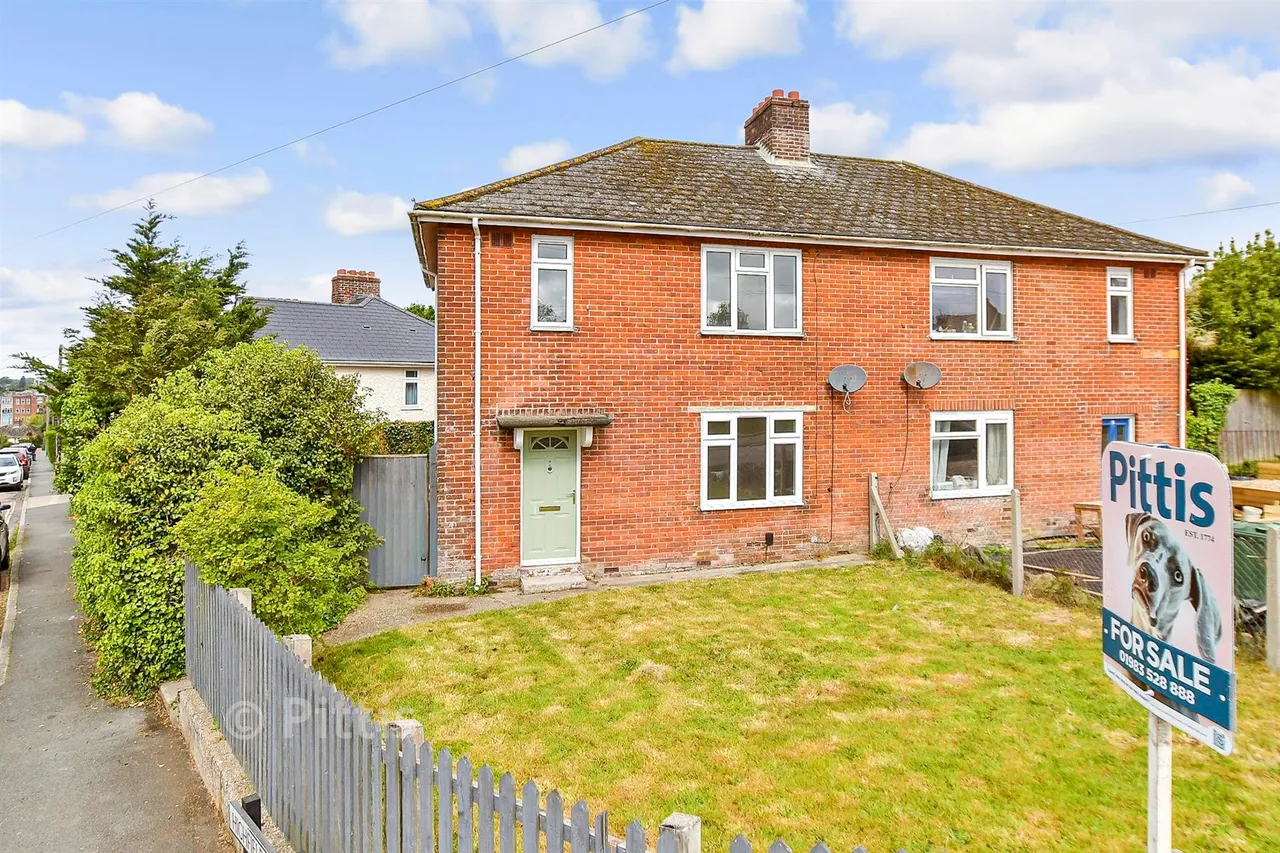 4 bed house for sale, School Lane, Newport, PO30