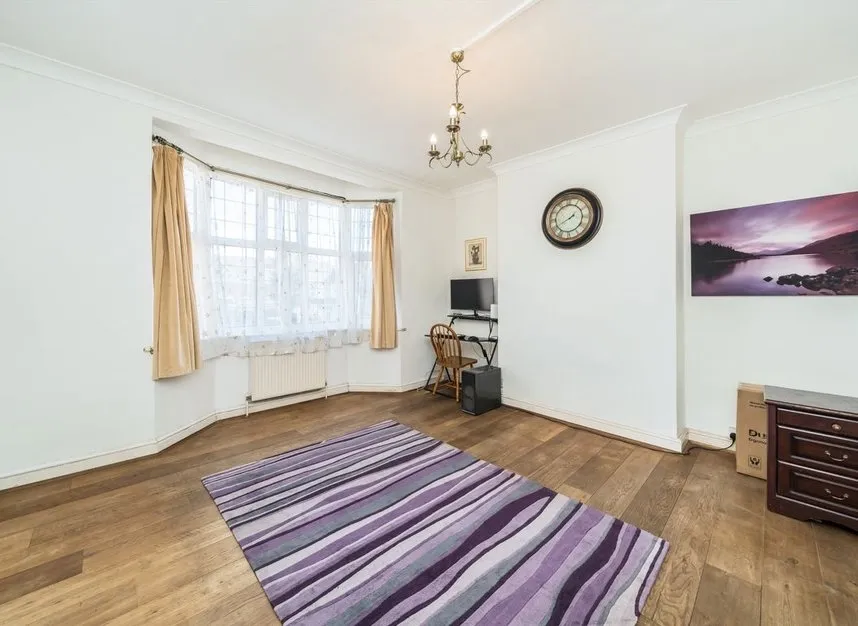Brownlow Road, New Southgate, N11, photo 2