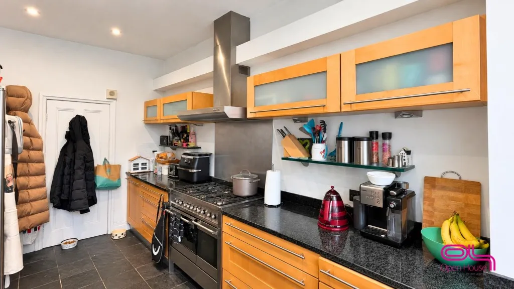 New Hall Lane, Bolton, BL1, photo 6