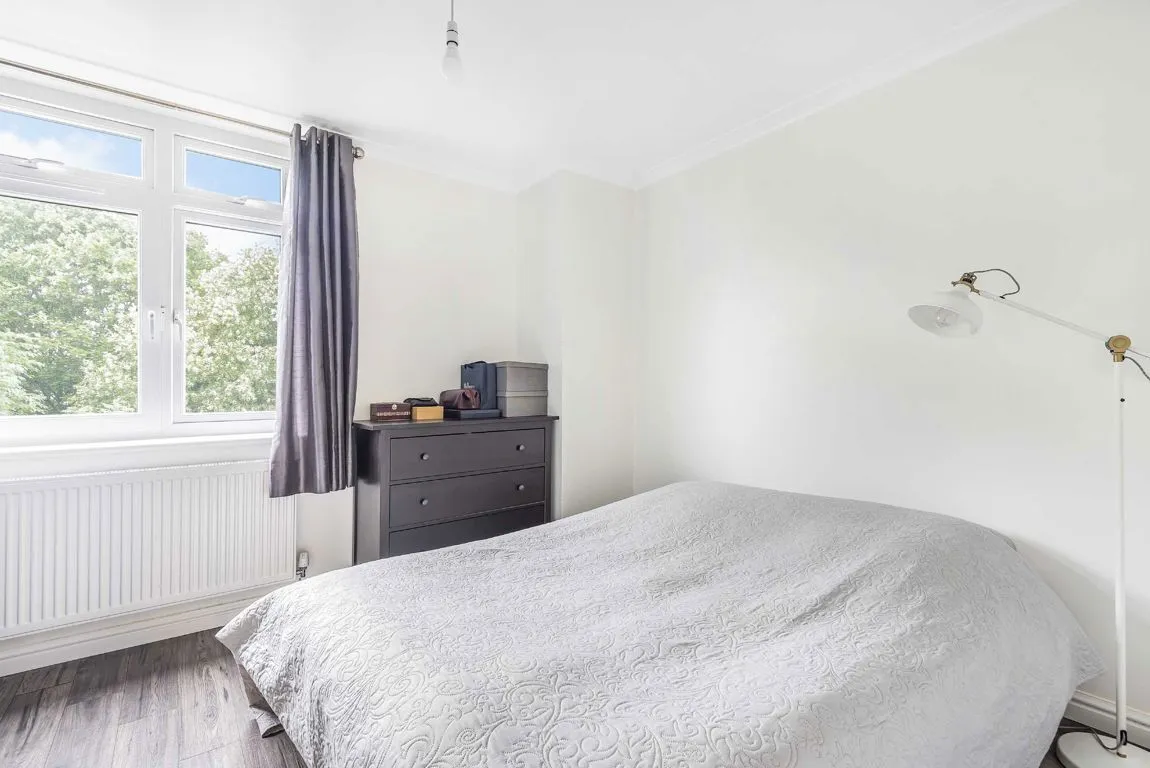 Strathdon Drive, SW17, photo 3