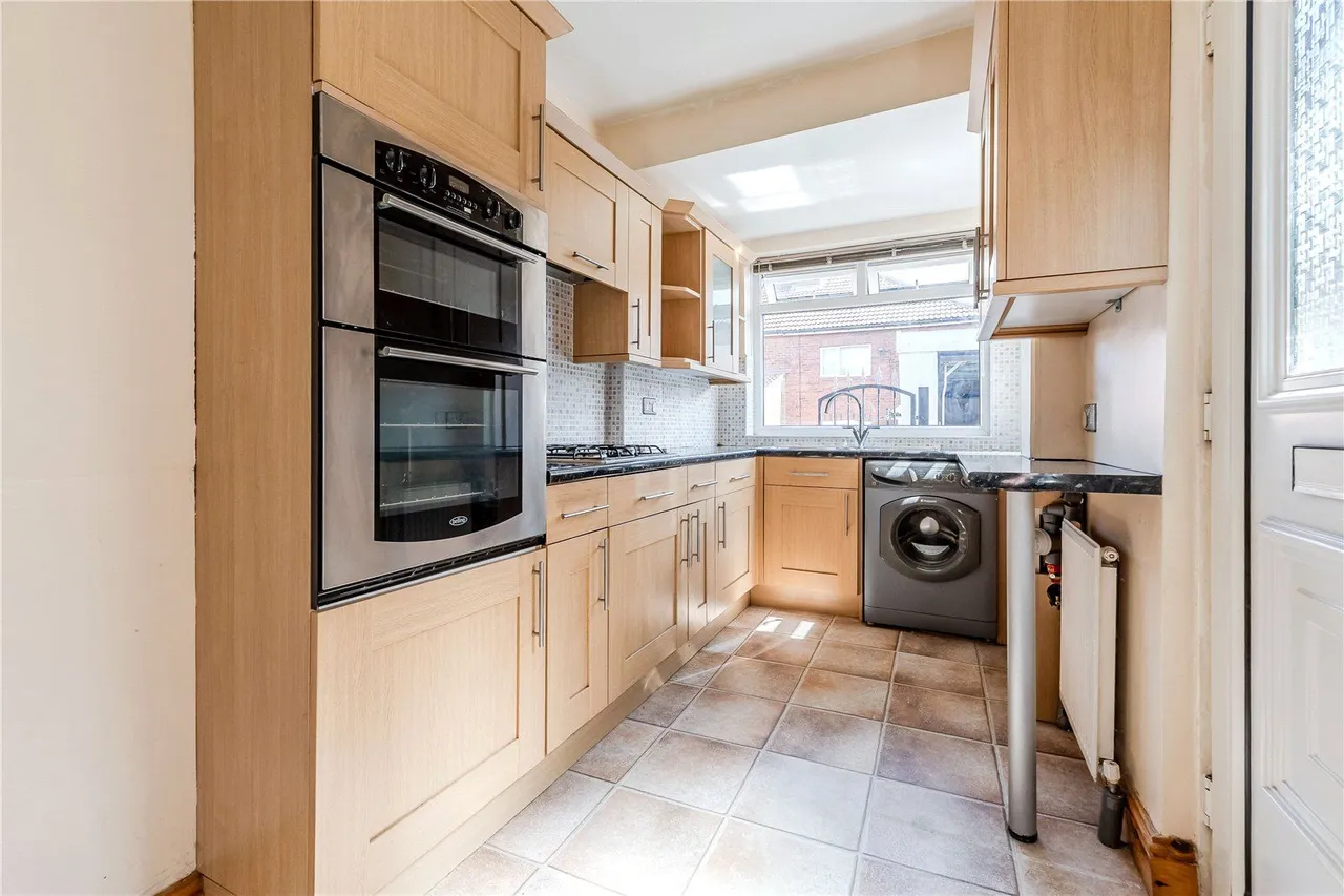 Grange Park Avenue, Leeds, LS8, photo 2
