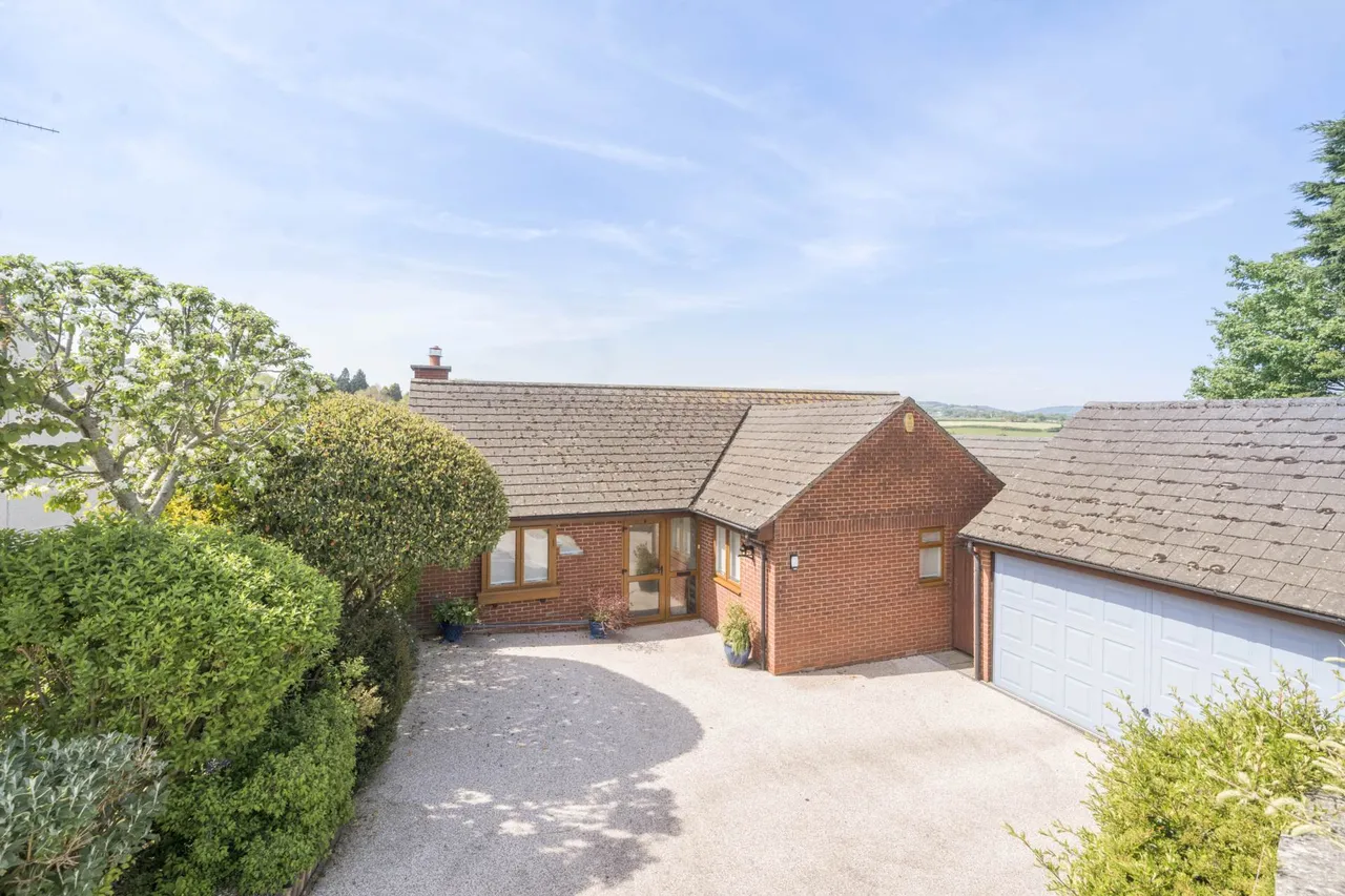 3 bed house for sale — Brookfield Drive, Colyton, EX24 6TN