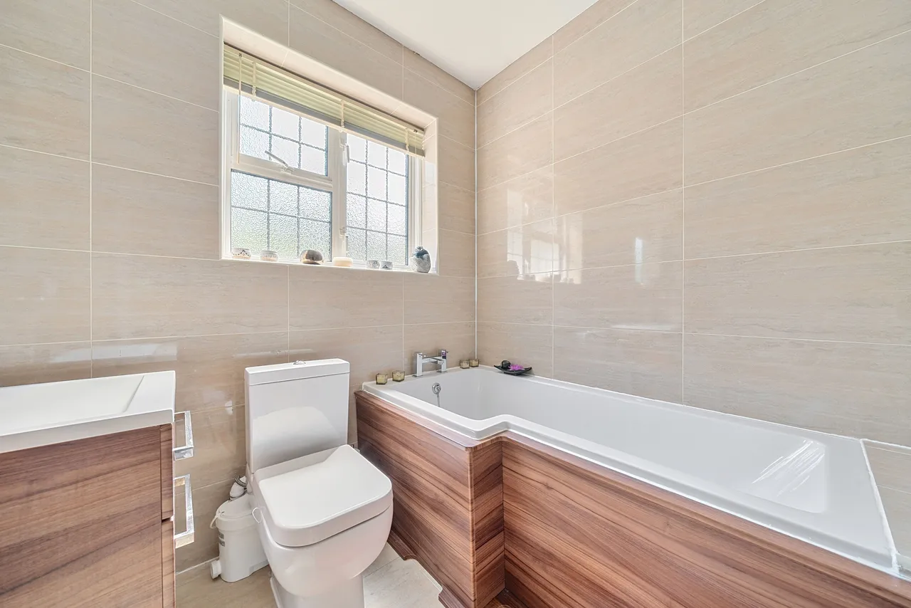 4 bed house for sale — 48 Whitgift Avenue, South Croydon