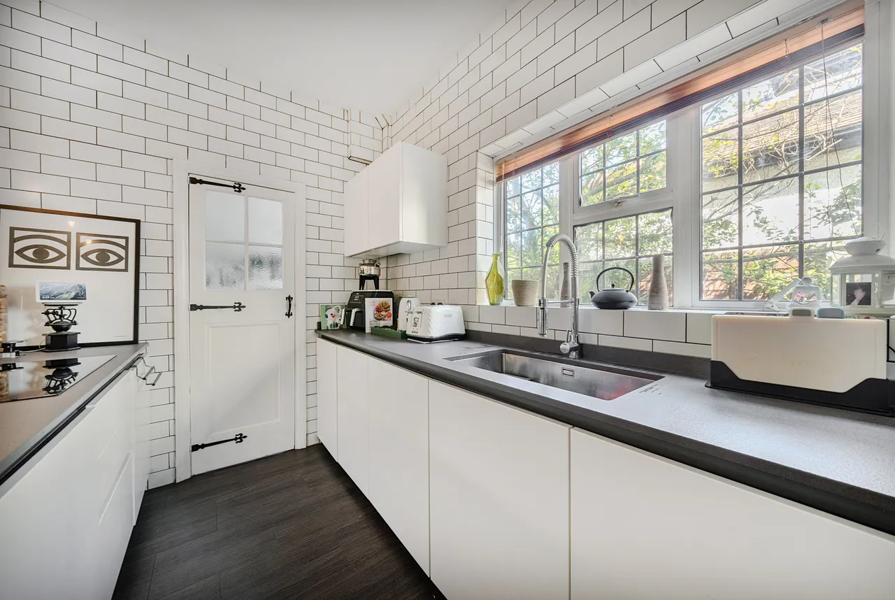 48 Whitgift Avenue, South Croydon, photo 9