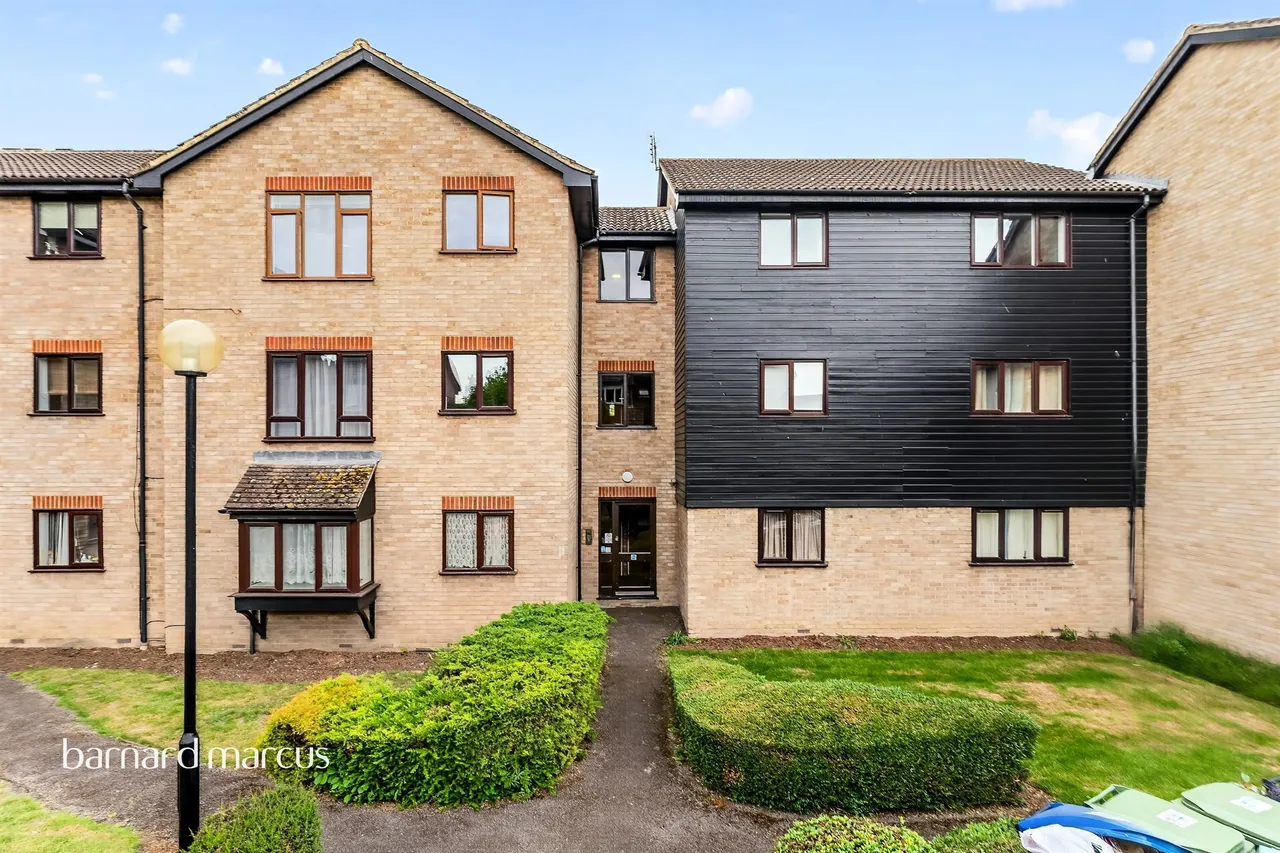 2 bed flat for sale — Firs Close, Mitcham