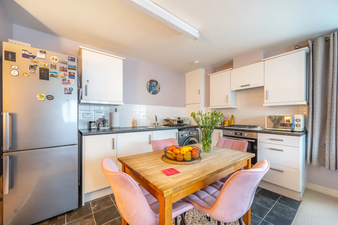 16 King George Crescent, Wembley, photo 3