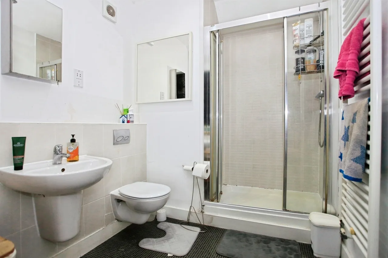 Four Chimneys Crescent, Hampton Vale, Peterborough, photo 9