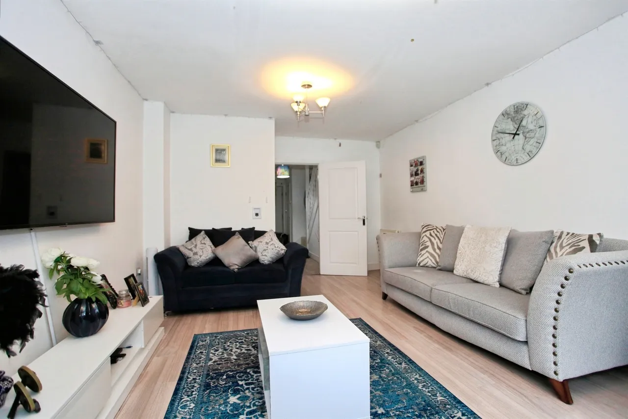 4 bed house for sale — Four Chimneys Crescent, Hampton Vale, Peterborough