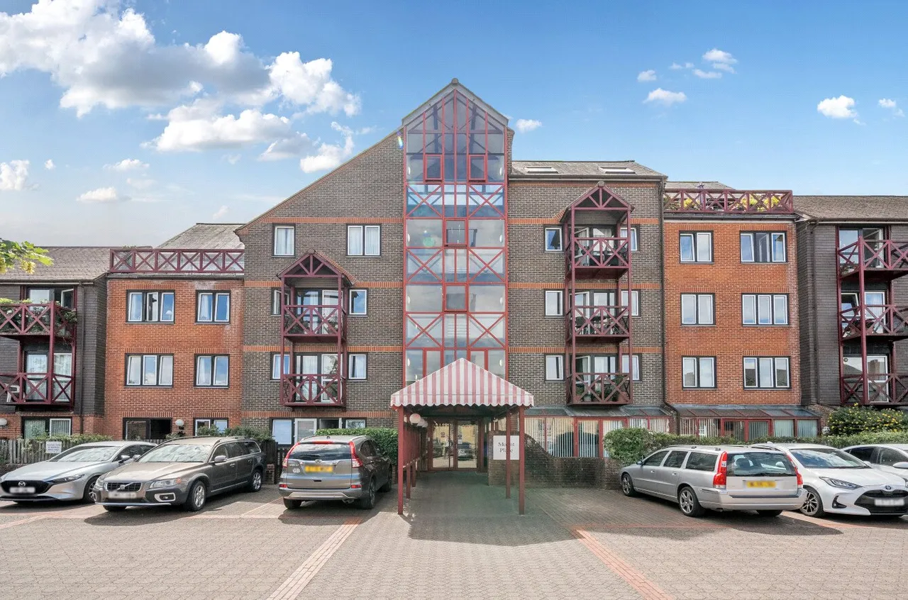 1 bed flat for sale, Mount Place, The Mount, GU2