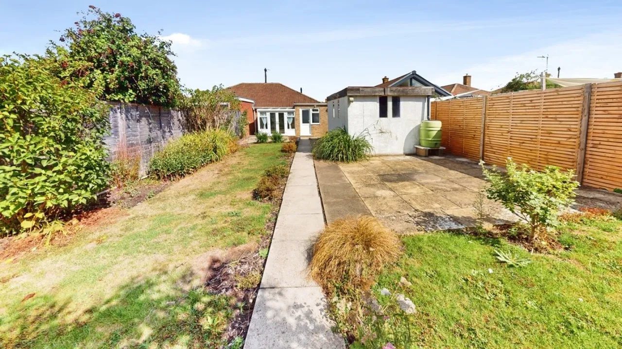 St Davids Close, Warden Hill, photo 8