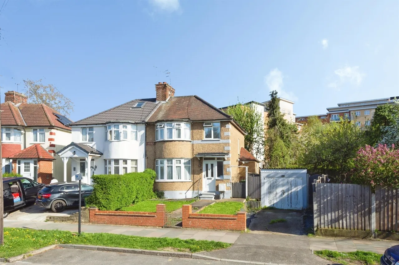 3 bed house for sale, Roxeth Green Avenue, Harrow, HA2