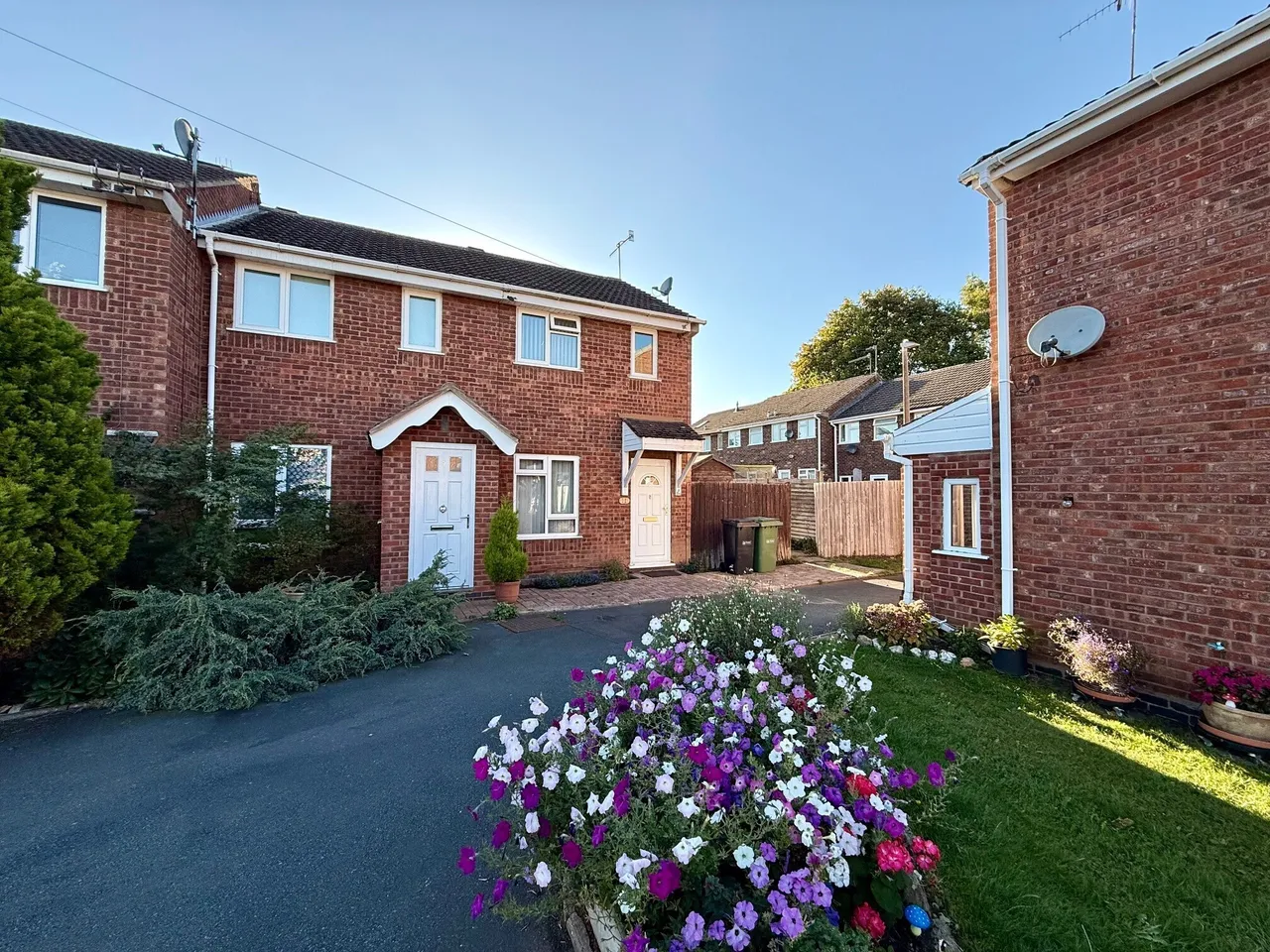 2 bed house to rent — Whitewood Close, Worcester