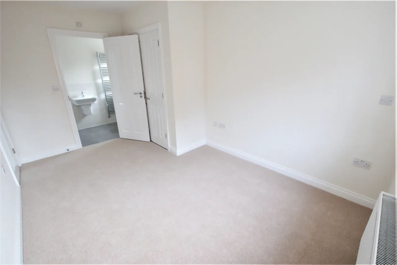 Silver Court, Hartley Wintney, RG27 8FJ, photo 6