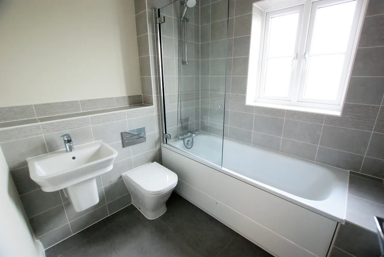 Silver Court, Hartley Wintney, RG27 8FJ, photo 4