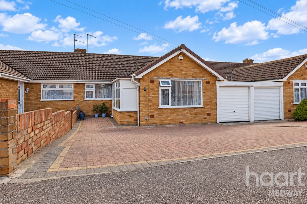 2 bed house for sale, Pankhurst Road, Rochester, ME3
