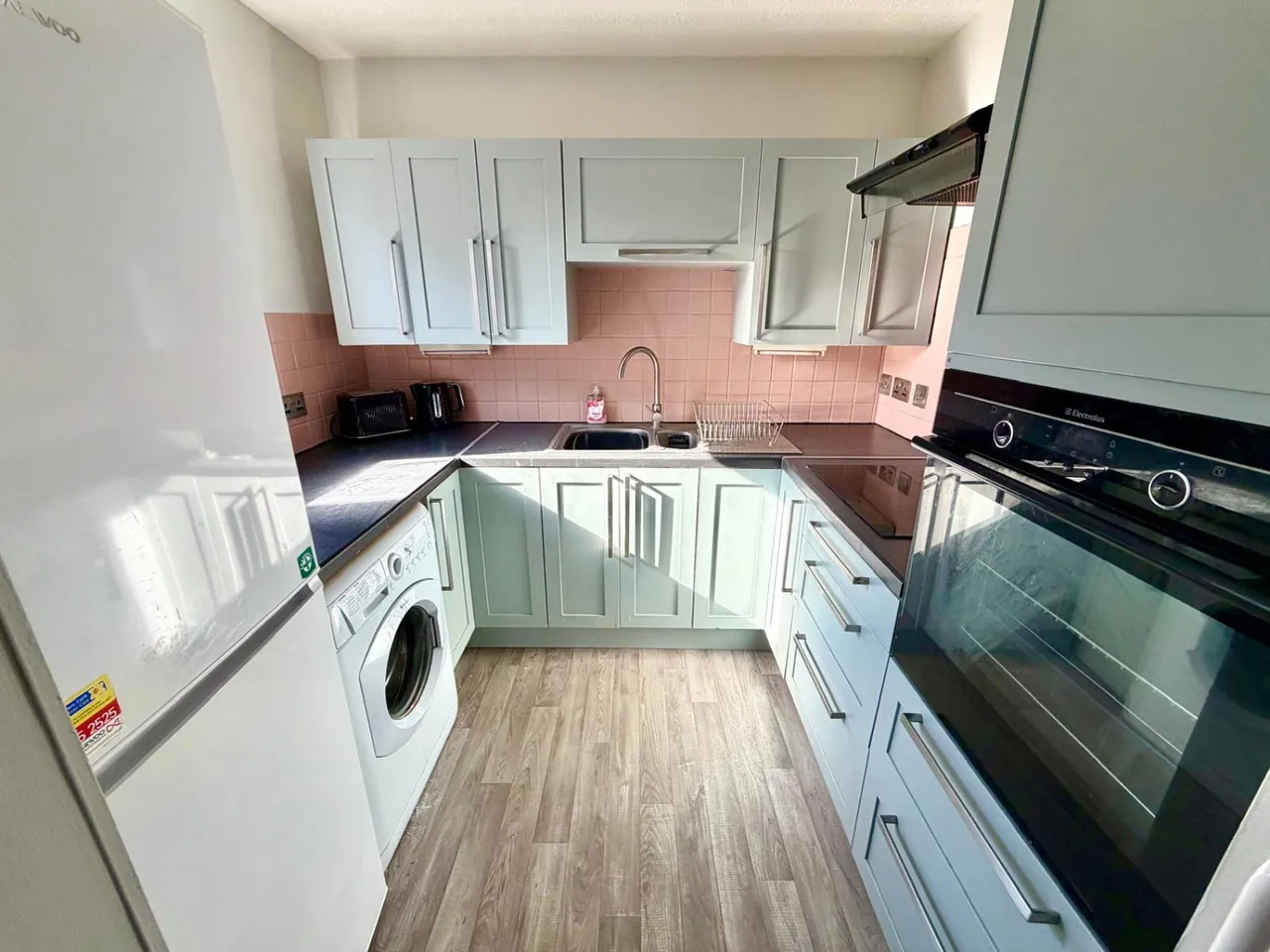 Manor Farm Court Surrey Egham, TW20, photo 3