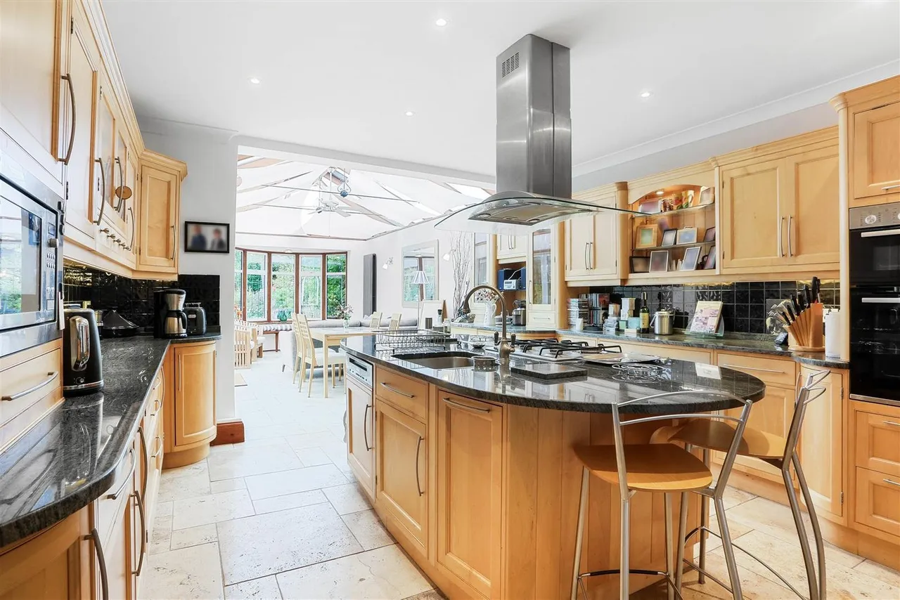 Westcott Way, Cheam, SM2 7JY, photo 12