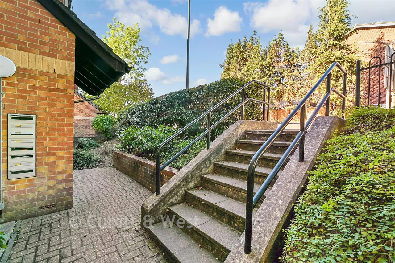 Station Road, Redhill, RH1, photo 12