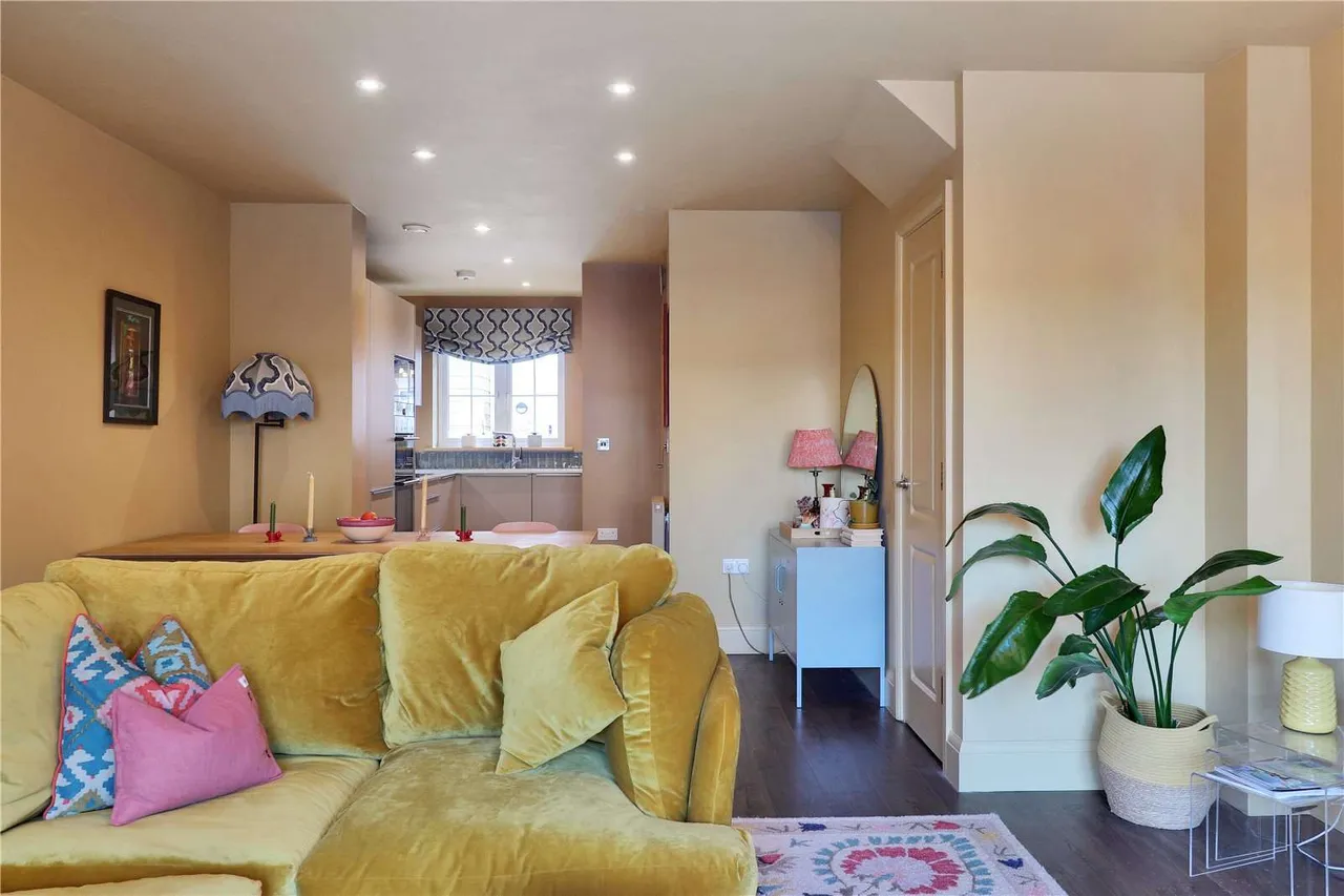 Sovereign Place, Tunbridge Wells, Kent, TN4 8FL, photo 2