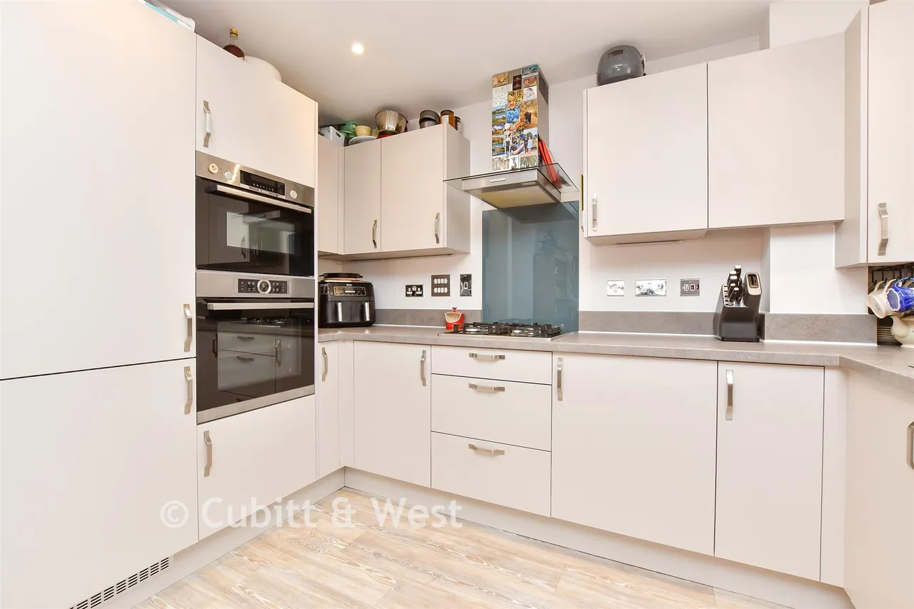William Way, Godstone, RH9, photo 2