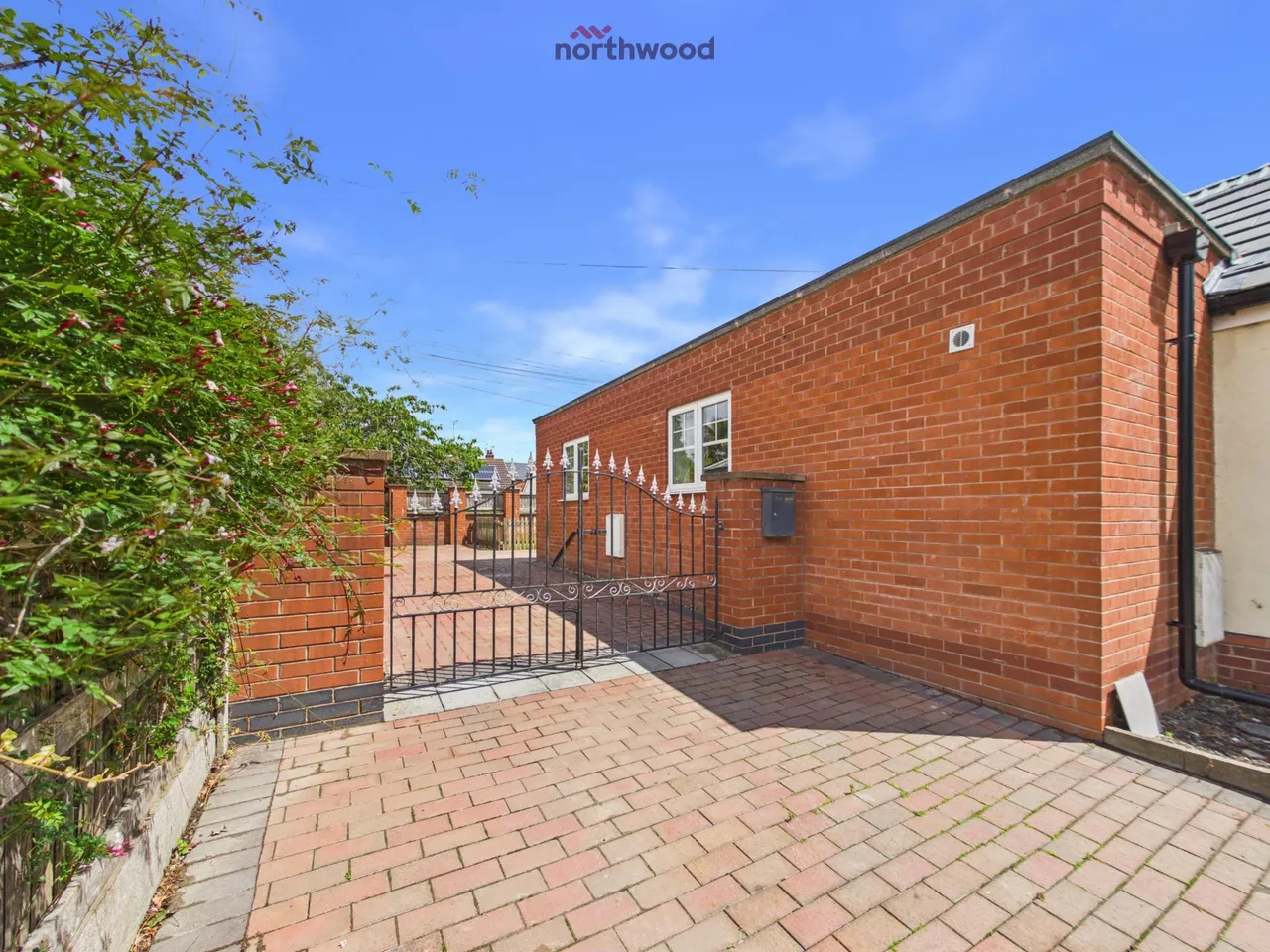 High Street, Wrexham, LL12, photo 13