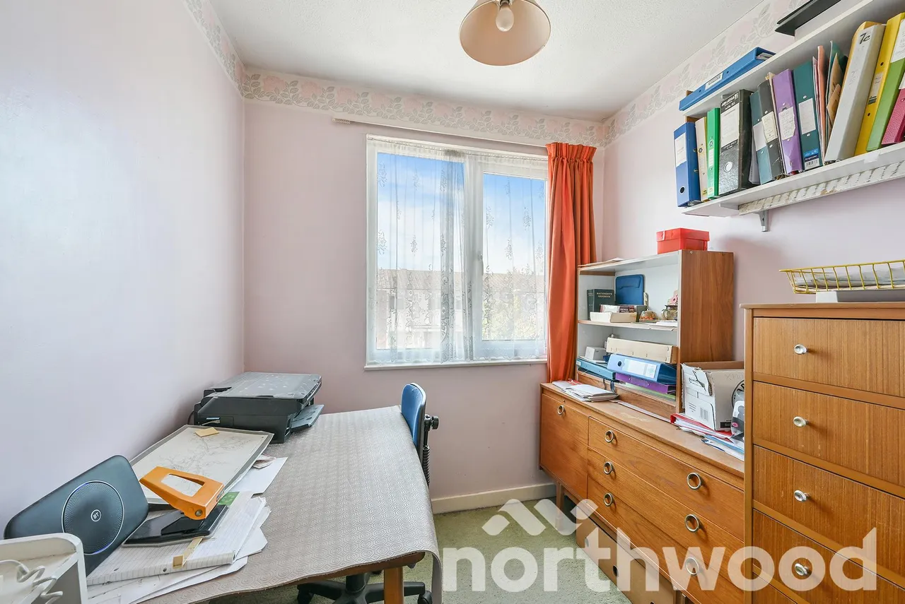 Kelvin Close, West Ewell, KT19, photo 13