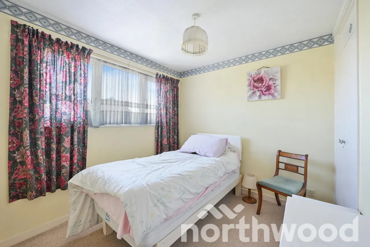 Kelvin Close, West Ewell, KT19, photo 11