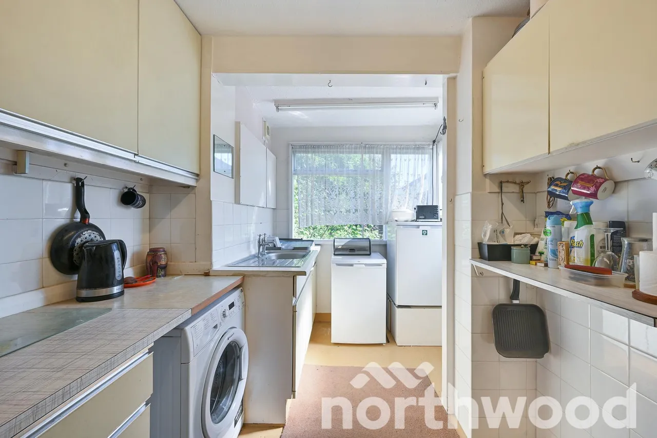 Kelvin Close, West Ewell, KT19, photo 5