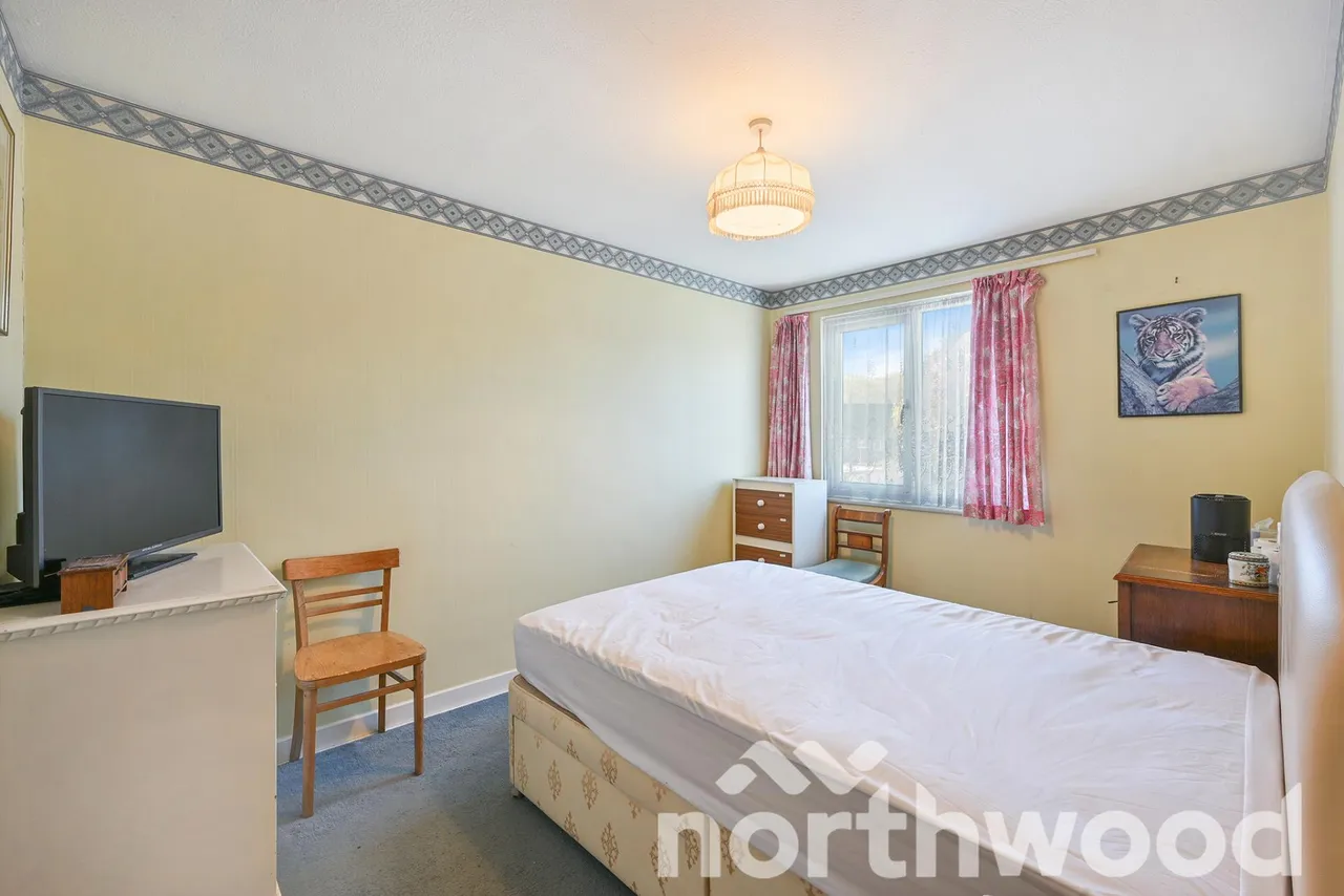 Kelvin Close, West Ewell, KT19, photo 12