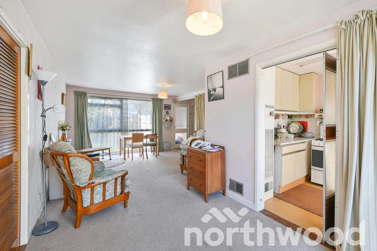 Kelvin Close, West Ewell, KT19, photo 8