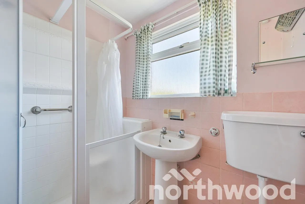 Kelvin Close, West Ewell, KT19, photo 14