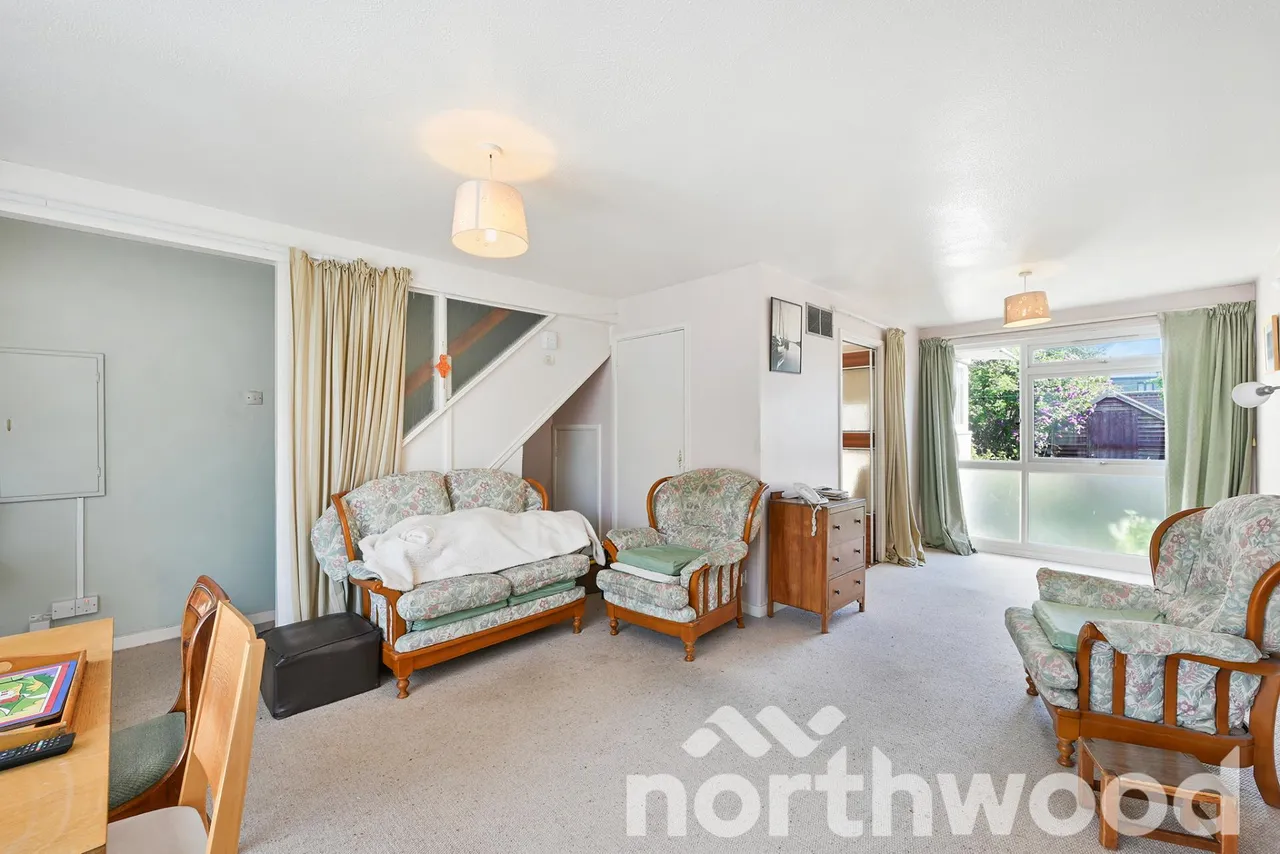 Kelvin Close, West Ewell, KT19, photo 3
