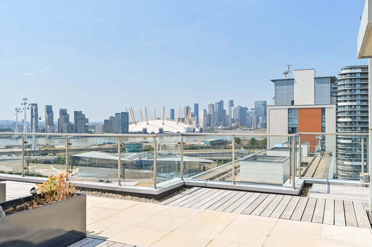 3 bed flat for sale, London, E16