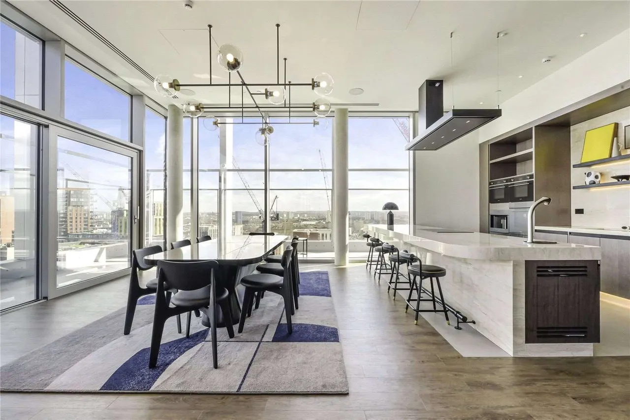 2 bed new development to rent — Nine Elms Lane, London, SW11 7DE