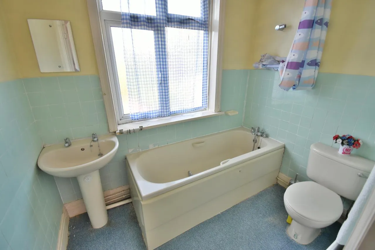 Clayford Avenue, BH22, photo 13