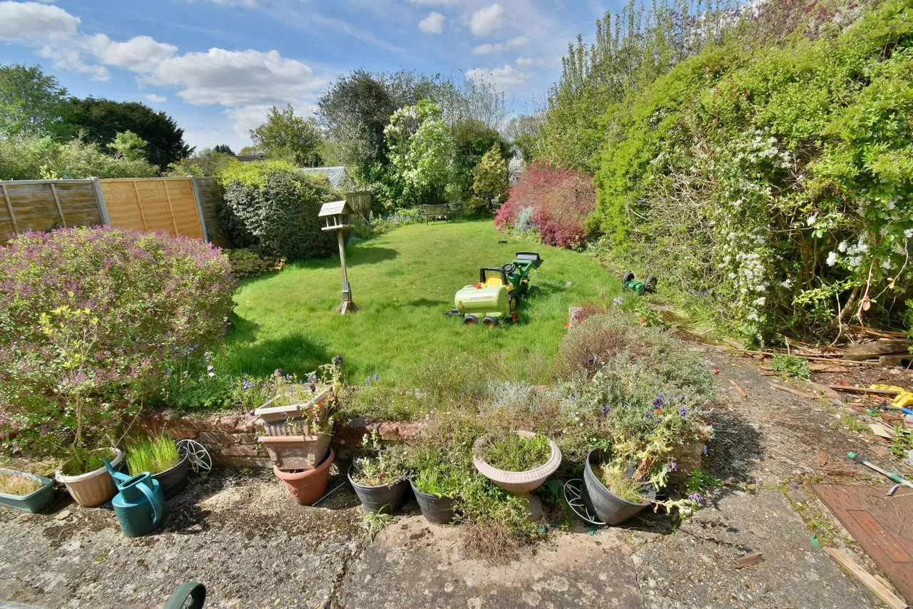 Clayford Avenue, BH22, photo 2